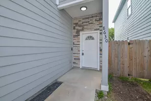 8630 Scott St, Houston, TX 77051 - Photo 3