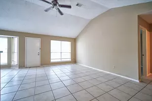 10235 Gulfstream Ln, Sugar Land, TX 77498 - Photo 9