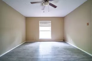10235 Gulfstream Ln, Sugar Land, TX 77498 - Photo 15