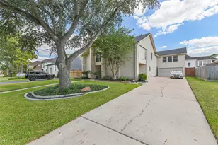 3911 Cherry Forest Dr, Houston, TX 77088 - Photo 3