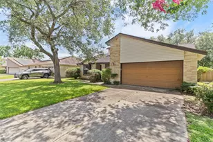 14 Sarita Rd, Angleton, TX 77515 - Photo 3