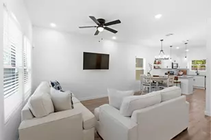8019 Elbert St, Houston, TX 77028 - Photo 9