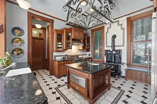 1826 Sealy St, Galveston, TX 77550 - Photo 11