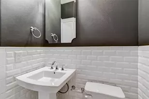 1215 W 24th St, Houston, TX 77008 - Photo 17