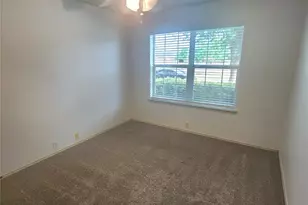 14914 Sugarhollow Dr, Sugar Land, TX 77498 - Photo 13
