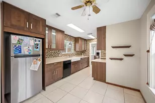 2327 Colonial Ridge Dr, Friendswood, TX 77546 - Photo 15