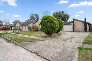2327 Colonial Ridge Dr, Friendswood, TX 77546 - Photo 7
