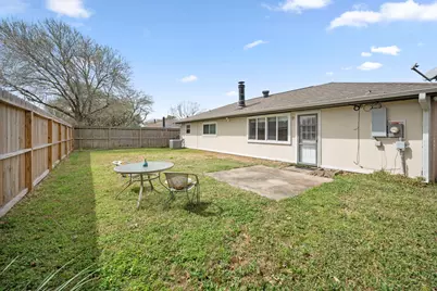 2327 Colonial Ridge Drive, Friendswood, TX 77546 - Photo 25