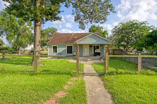 514 Avenue B, Houston, TX 77587 - Photo 1