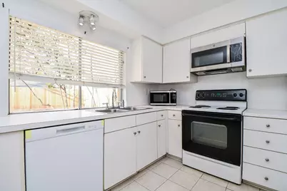 13730 Shirebrook Drive, Sugar Land, TX 77498 - Photo 9