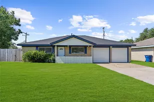 2325 15th Ave N, Texas City, TX 77590 - Photo 1