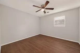 6727 Grovewood Ln, Houston, TX 77008 - Photo 15