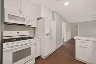 6727 Grovewood Ln, Houston, TX 77008 - Photo 11