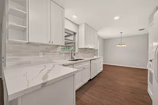 6727 Grovewood Ln, Houston, TX 77008 - Photo 9