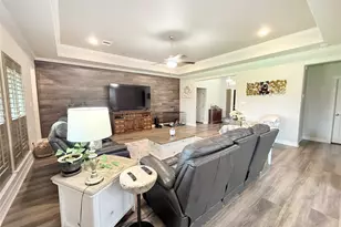 313 Creekside Ln, Lake Jackson, TX 77566 - Photo 11