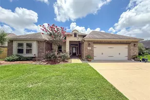 313 Creekside Ln, Lake Jackson, TX 77566 - Photo 1