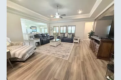 313 Creekside Lane, Lake Jackson, TX 77566 - Photo 5