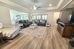 313 Creekside Ln, Lake Jackson, TX 77566 - Photo 5