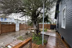 1328 Ursuline St, Galveston, TX 77550 - Photo 37