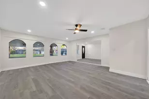 4119 Ebbtide Dr, Houston, TX 77045 - Photo 9