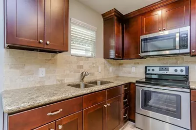 808 1/2 W Main Street #1, Houston, TX 77006 - Photo 7