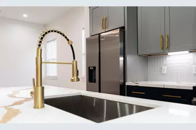 5018 Dieppe Street, Houston, TX 77033 - Photo 9