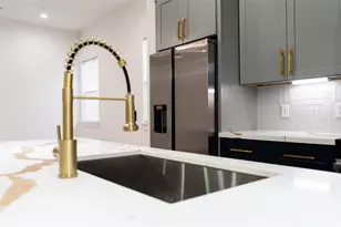 5018 Dieppe St, Houston, TX 77033 - Photo 9