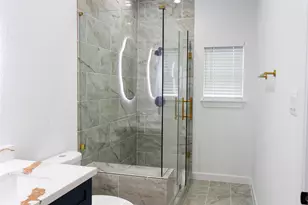 5018 Dieppe St, Houston, TX 77033 - Photo 11