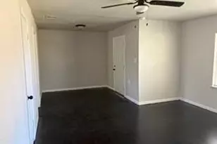 5782 Belcrest St, Houston, TX 77033 - Photo 9