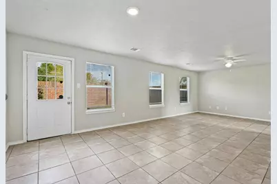 9743 Fatima Lake Drive, Houston, TX 77099 - Photo 13