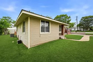107 Sayles St, Brenham, TX 77833 - Photo 5