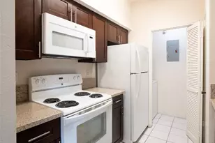 6500 Harbor Town Dr, Houston, TX 77036 - Photo 9