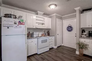 160 Varsity Dr, Huntsville, TX 77340 - Photo 9