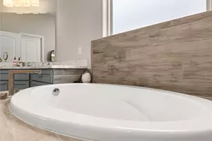 40252 Spyglass Hl Dr, Cleveland, TX 77327 - Photo 19