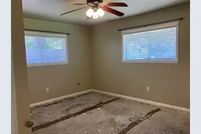 407 Wilson Road, Conroe, TX 77301 - Photo 15