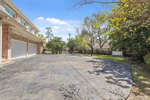 223 Heritage Oaks Ln, Houston, TX 77024 - Photo 31