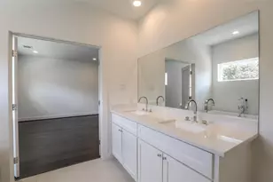 7714 Jacquelyn Oaks Rd, Houston, TX 77055 - Photo 13