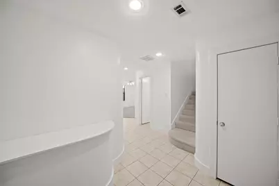 8690 Meadowcroft Drive, Houston, TX 77063 - Photo 5