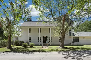 201 N Magnolia St, Corrigan, TX 75939 - Photo 1