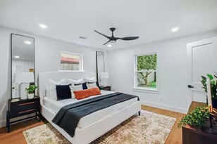 5443 Redstart St, Houston, TX 77096 - Photo 9