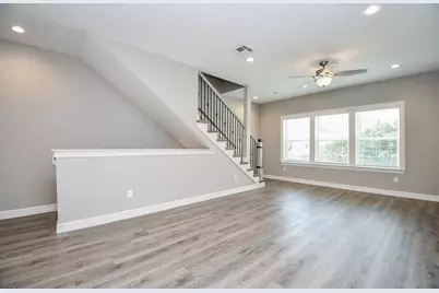 5262 Ella Boulevard #108, Houston, TX 77018 - Photo 3