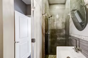 219 Hutcheson St, Houston, TX 77003 - Photo 15