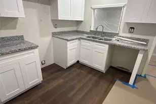 431 N Tinsley St, Angleton, TX 77515 - Photo 1