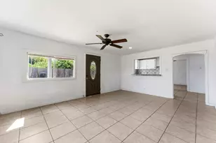 1420 Duff Ln, Houston, TX 77022 - Photo 11