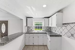 1420 Duff Ln, Houston, TX 77022 - Photo 15