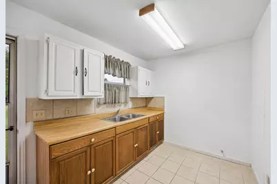 945 N Lake Avenue, Eagle Lake, TX 77434 - Photo 3