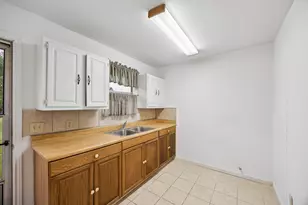 945 N Lake Ave, Eagle Lake, TX 77434 - Photo 3