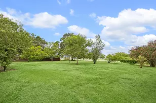 945 N Lake Ave, Eagle Lake, TX 77434 - Photo 13