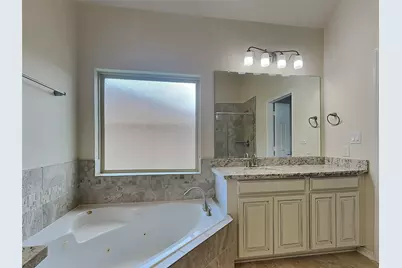 2734 Kings Retreat Circle, Houston, TX 77345 - Photo 9