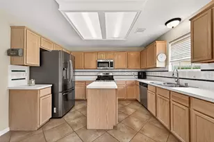 2310 Glendavon Ln, Katy, TX 77450 - Photo 9